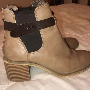 Brown / Tan boots